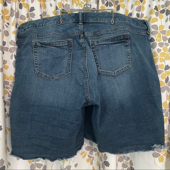 Torrid size 20 frayed edge denim shorts - Picture 2 of 6